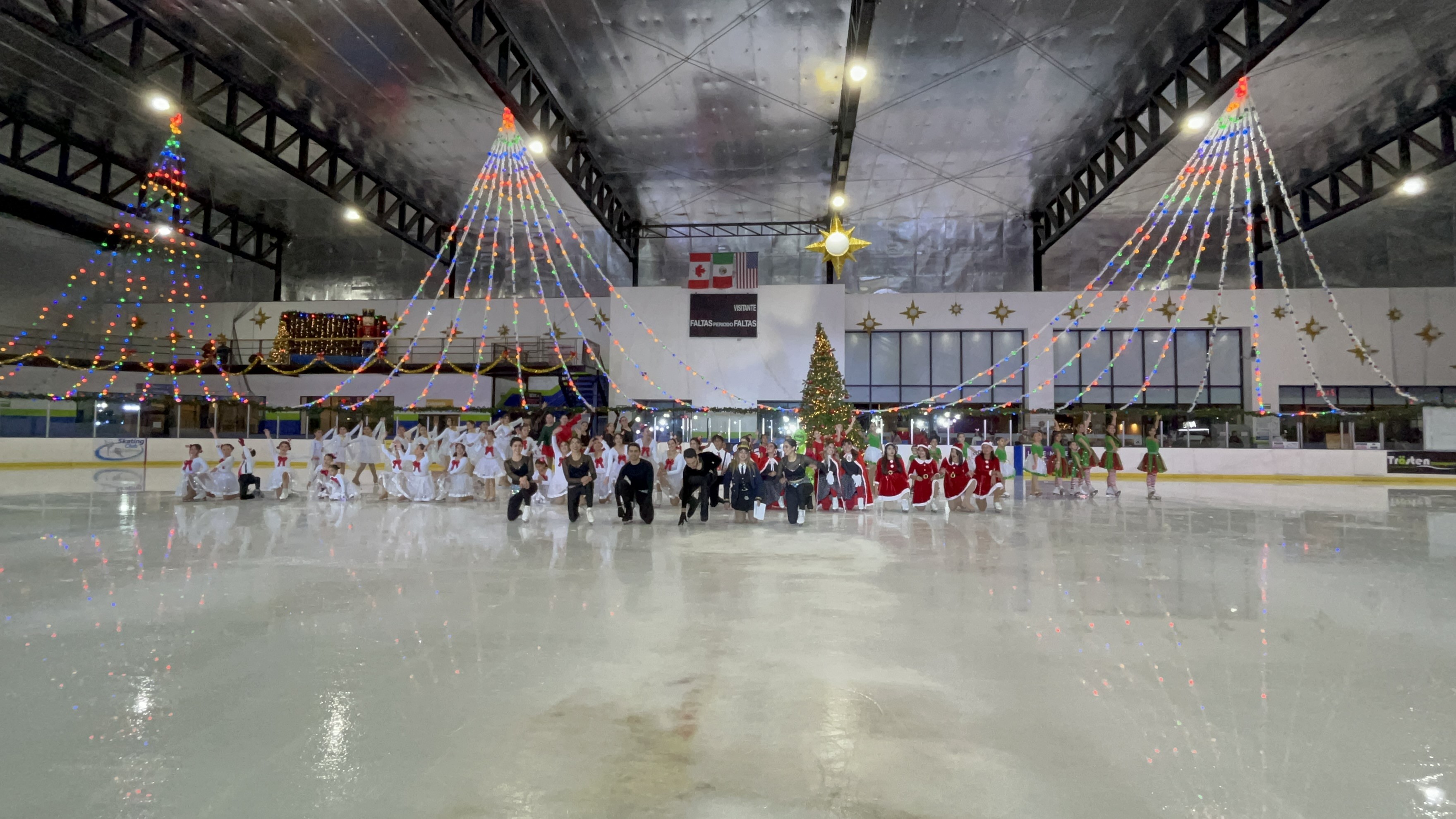 Equipo de patinaje en entrenamiento